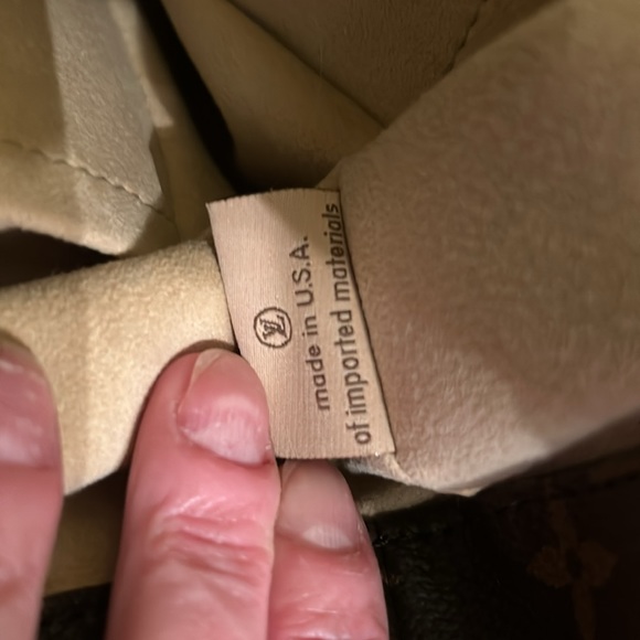 Louis Vuitton
Artsy Handbag Monogram Canvas Mm Hobo Bag - Picture 7 of 10